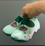 2pairs of green shoes, one is size 25, the other is size 27, no box-692 38 35 78